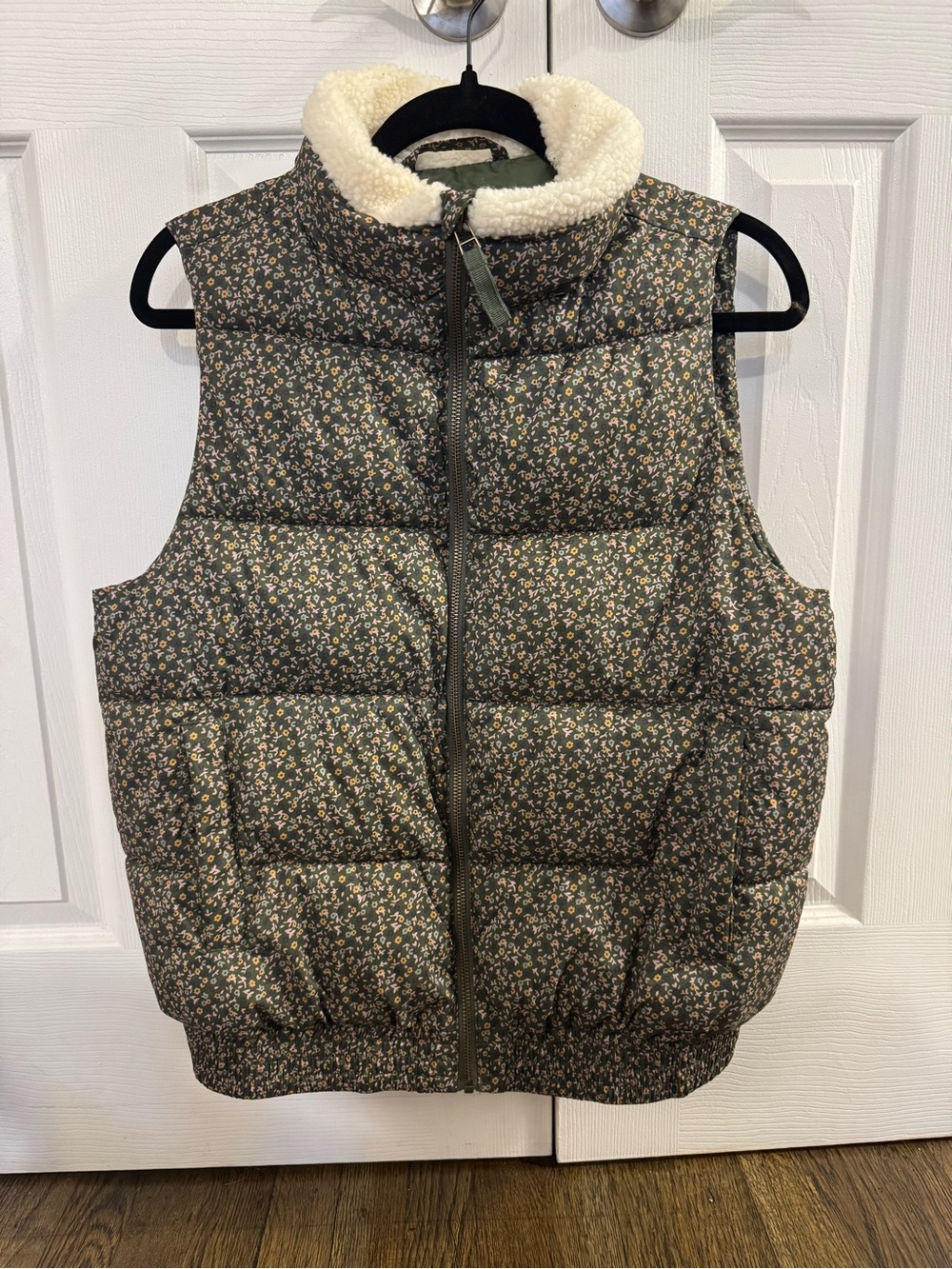 Universal Thread Olive Green Floral Puffer Vest with Sherpa Collar